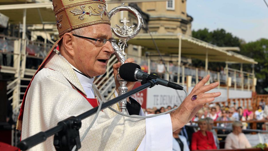 Mateusz Morawiecki i Łukasz Szumowski jako ewangeliści. Biskup Antoni Długosz się tłumaczy