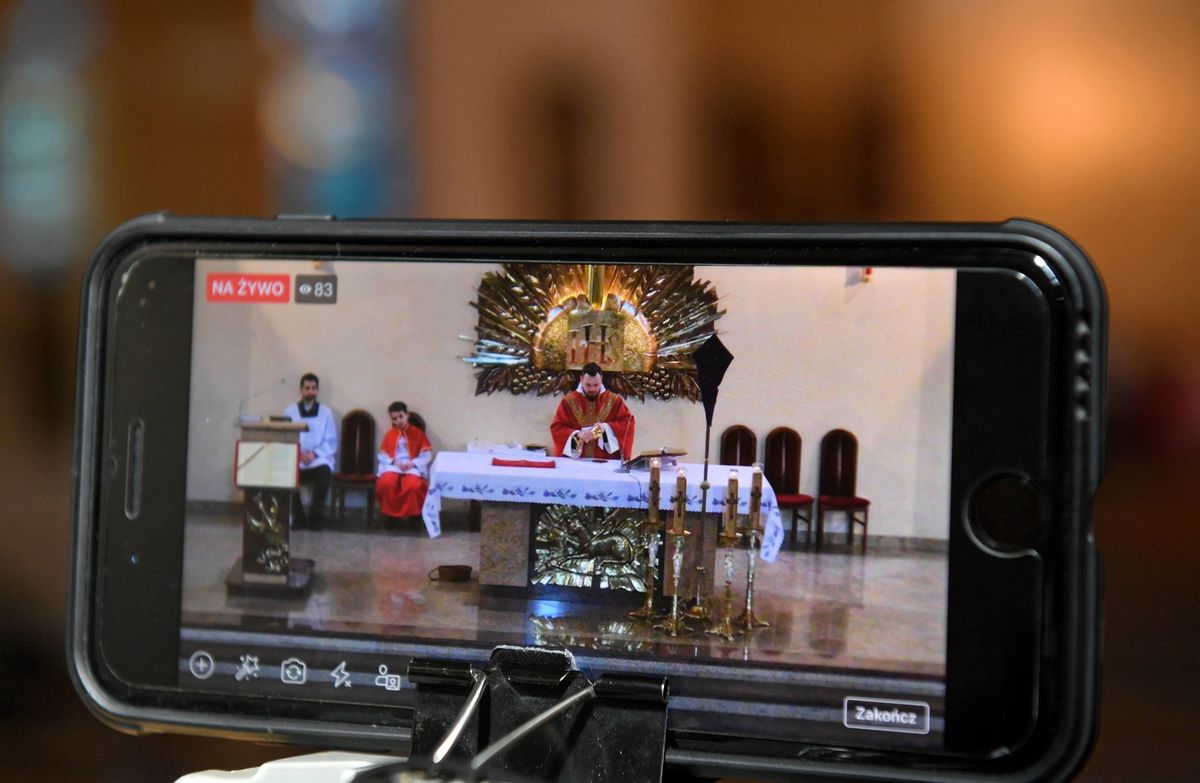 Triduum Paschalne. Gdzie oglądać msze święte online i w TV? Plan na Wielki Czwartek, Wielki Piątek, Wielką Sobotę i Wielkanoc