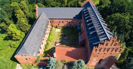 Średniowieczny zamek na sprzedaż. Cena? Może zwalić z nóg