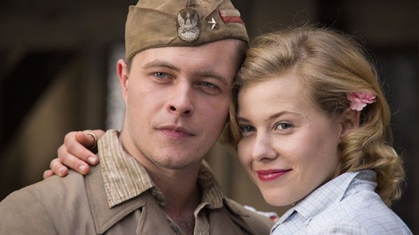 Aktorzy Karolina Staniec i Tomasz Schuchardt na planie filmu "Miasto 44"