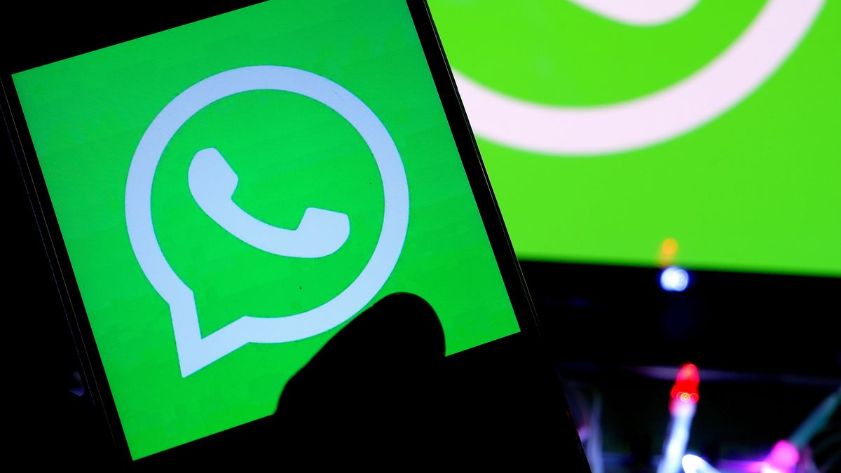 INDIA - 2022/10/25: In this photo illustration, Whatsapp logo is displayed on a smartphone. (Photo Illustration by Avishek Das/SOPA Images/LightRocket via Getty Images)