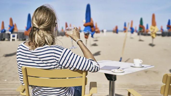 Nigdy nie zabieraj tych przekąsek na plażę. Skończy się odwodnieniem i brakiem energii
