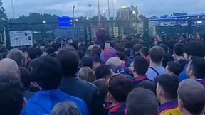 "Chaos" przed San Siro. Pokazali setki kibiców FC Barcelony