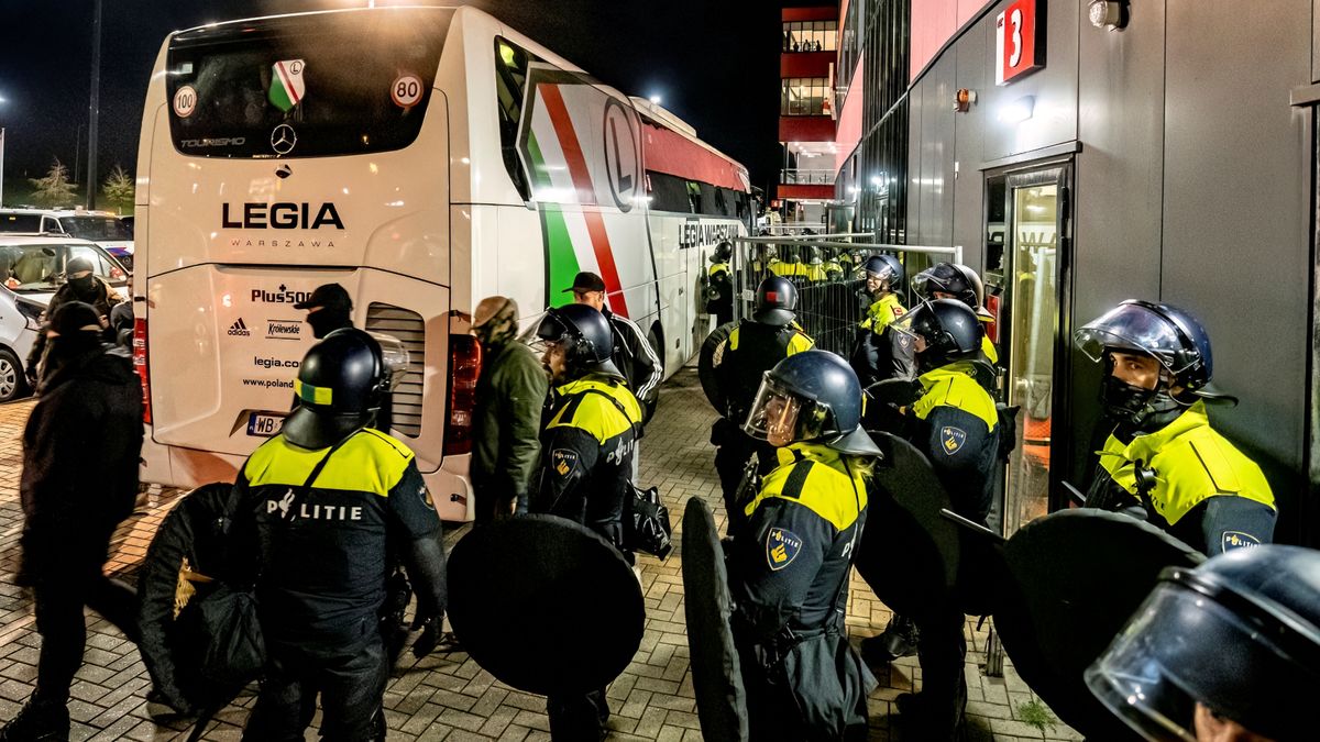 Zdjęcie okładkowe artykułu: Getty Images / Marcel van Dorst / Na zdjęciu: sytuacja po meczu AZ Alkmaar - Legia Warszawa