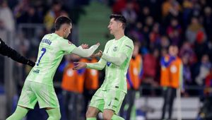 Lewandowski przegrywa z Torresem, ale liczby nie kłamią. "Wciąż imponuje"