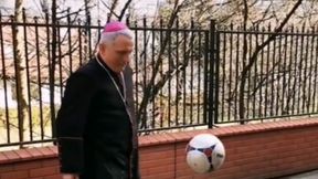 To nie jest fake. Wyczyn polskiego biskupa robi furorę w sieci