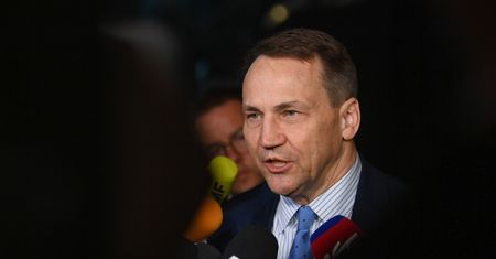 "Szokująca informacja". Sikorski o sędzi ubiegającym się o azyl