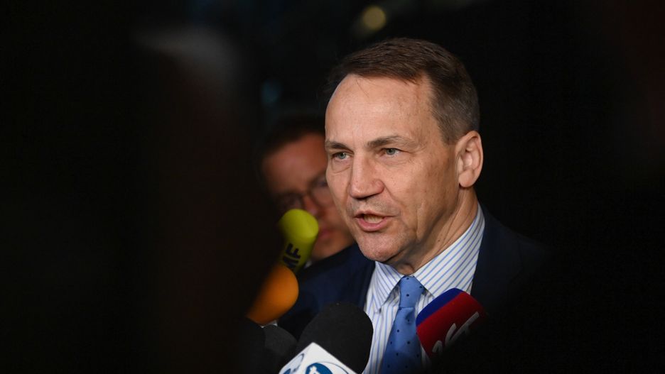 Warszawa, 06.05.2024. Minister spraw zagranicznych Radosław Sikorski podczas wypowiedzi dla mediów po zakończeniu dyskusji "Europa w erze wojny. Odstraszanie i obrona" w ramach konferencji Defence24 Days na stadionie PGE Narodowy w Warszawie, 6 bm. Dwudniowa konferencja poświęcona jest zagadnieniom obronności i bezpieczeństwa w Europie Środkowo-Wschodniej. (amb) PAP/Piotr Nowak