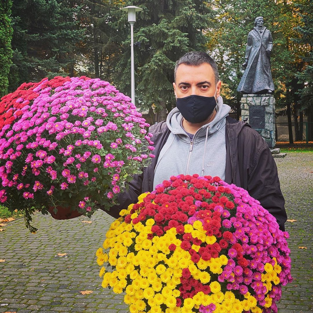 Tomasz Sekielski - Gwiazdy wspierają akcję "Kup pan chryzantemę