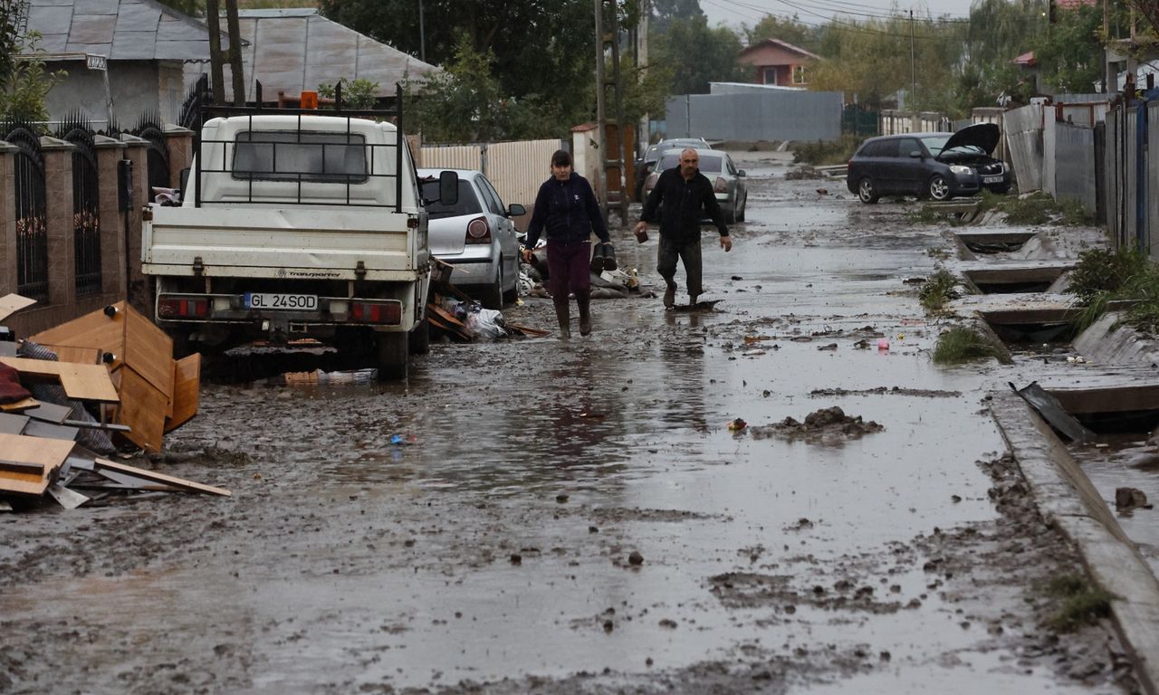 Romanian floods worsen: Military aid, rising death toll