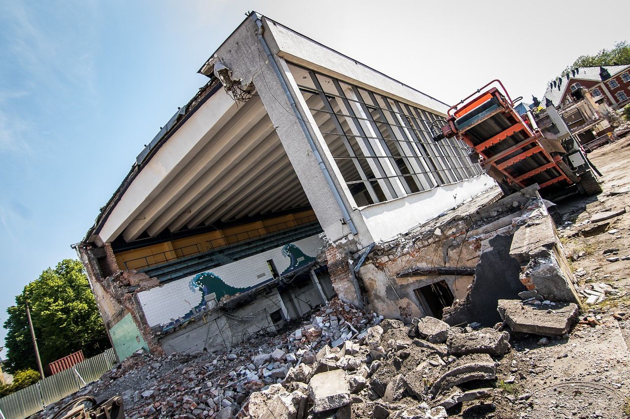 Bydgoszcz: Tak znikała dawna Astoria. Latem na jej otwartych basenach tętniło życie - archiwalne zdjęcia