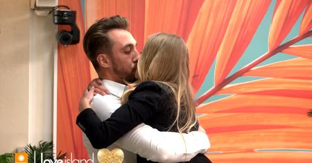 "Love Island": Ania wróciła do Maćka? Para zaprzecza, fani mają dowody