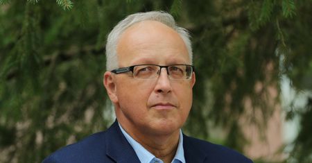 Polacy nie chcą obostrzeń. Lekarz powiedział, co o tym myśli