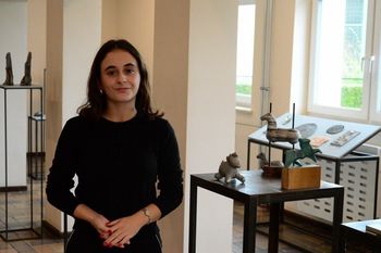 Gdańsk: "Poza układem" - Zaproszenie na wernisaż wystawy rzeźbiarskiej Julii Sobierajskiej w Galerii Amfiteatr