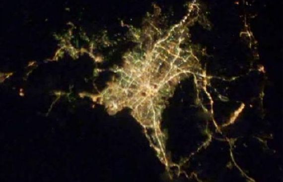 20 miast widzianych nocą z kosmosu