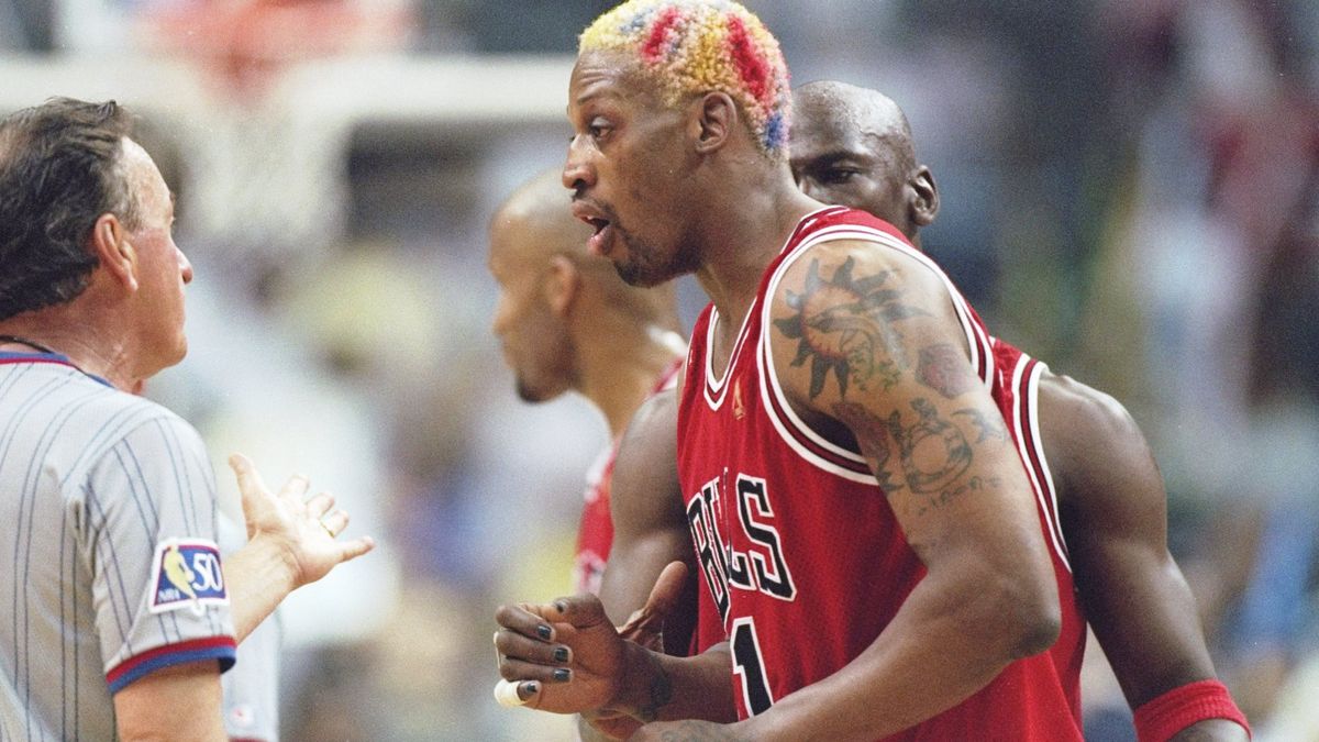 Getty Images / Andy Lyons /Allsport / Dennis Rodman w barwach Chicago Bulls.