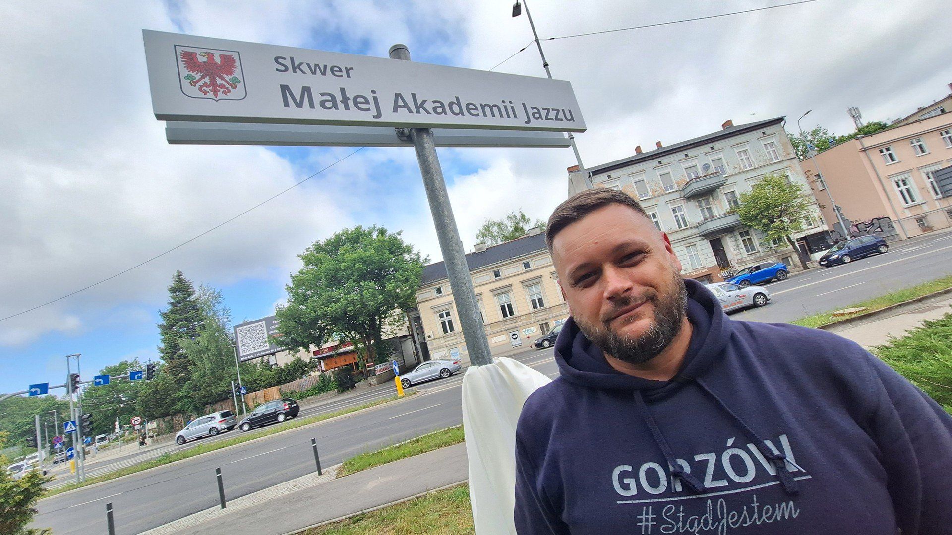 Autorem wizerunku tablic – pierwszą można już zobaczyć na skwerze Małej Akademii Jazzu - jest Łukasz Kulczyński, na co dzień fotograf magistratu.