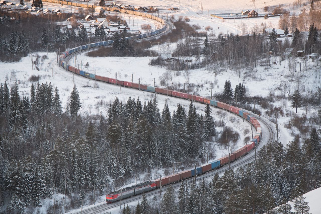 The Russian Federal Security Service (FSB) reported on Saturday the arrest of a 61-year-old Russian citizen, who according to them planned to carry out a "terrorist attack" on behalf of Ukraine on the Trans-Siberian Railway section.