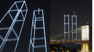Nowy Jork upamiętnił ofiary 11 września. Drony odtworzyły Twin Towers