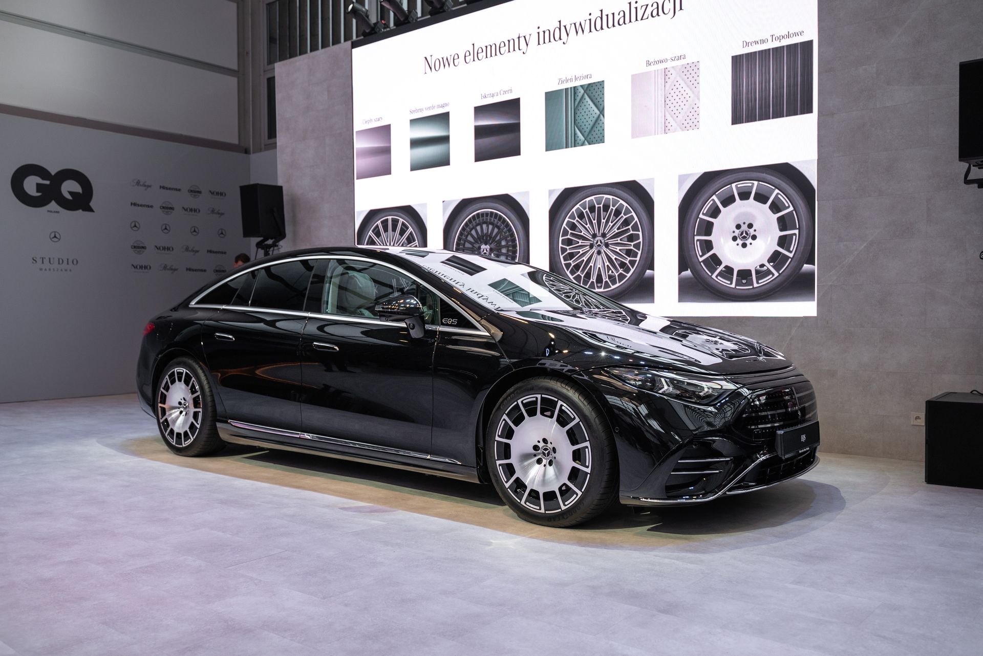 Mercedes EQS po liftingu wjechał do Polski. Teraz może mieć wolant i przejedzie choćby 926 km