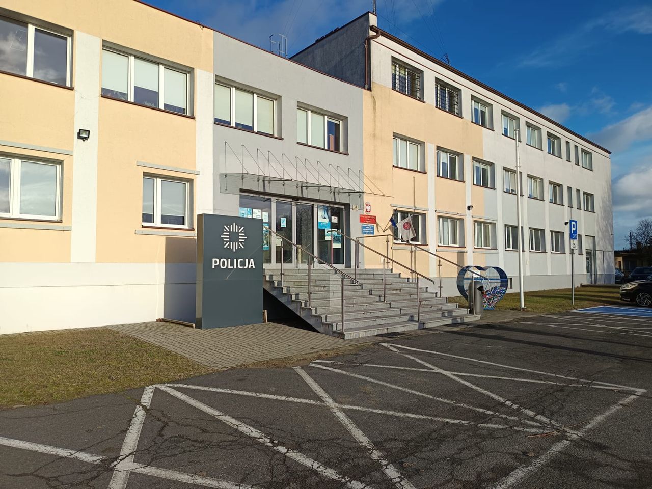 Wągrowiec: dwie osoby w szpitalu po ataku nożownika