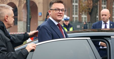 Kierowca Hołowni przyłapany. "Marszałek Sejmu nie przejął się"