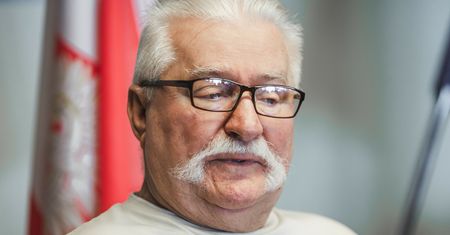 Wałęsa zrezygnował, a w materiale TVP cisza. "Szczują na niego od dawna"