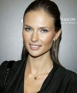 Słońce i basen. Karolina Szymczak pokazała się w stroju kąpielowym