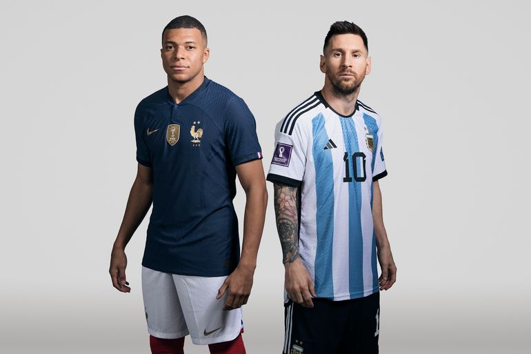 Na zdjęciu: Kylian Mbappe (z lewej) i Leo Messi.