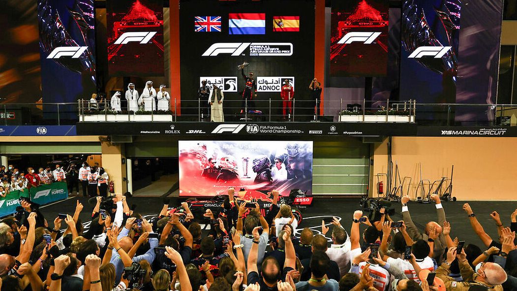 Zdjęcie okładkowe artykułu: Materiały prasowe / Red Bull / Na zdjęciu: podium GP Abu Zabi