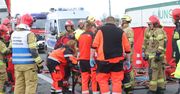 A4: Poważny wypadek na autostradzie. Dwie ciężarówki zderzyły się z busem. Jedna osoba jest poszkodowana