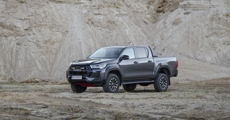 Projekt Toyota Hilux: Zmieniamy zawieszenie. Test ARB Airbag Kit z resorami parabolicznymi