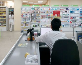 Antybiotyki, syropy na kaszel, paracetamol. W UE brakuje podstawowych leków