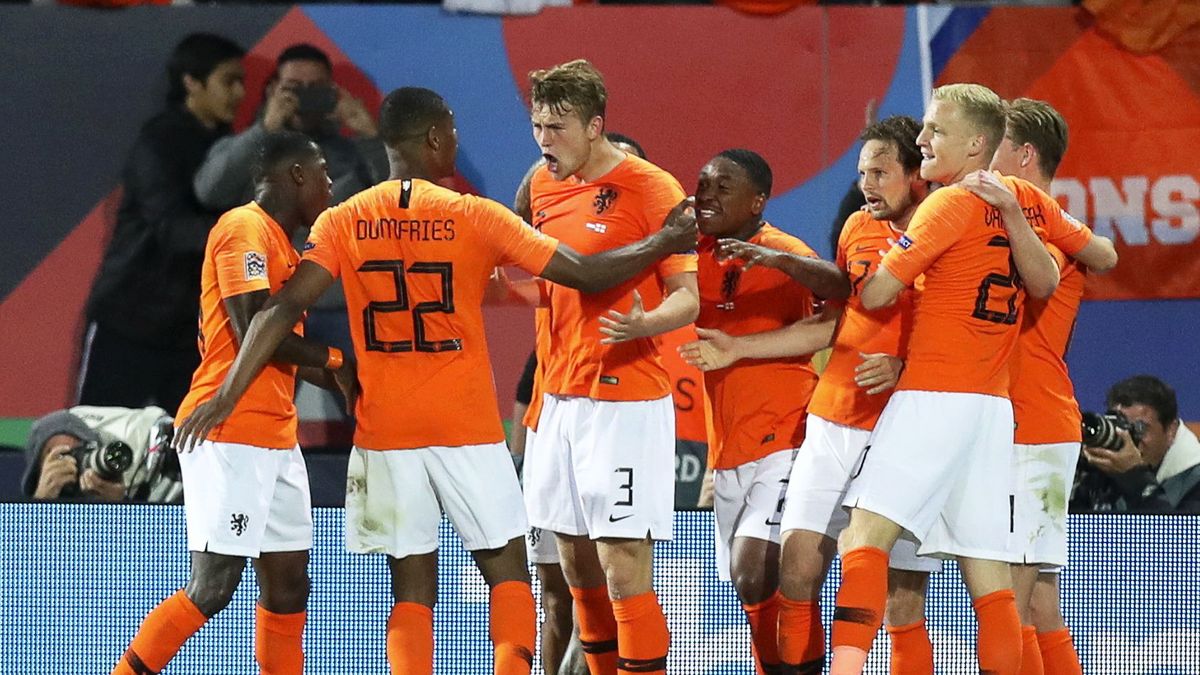 radość piłkarzy Holandii po strzeleniu gola w półfinale Ligi Narodów z Anglią