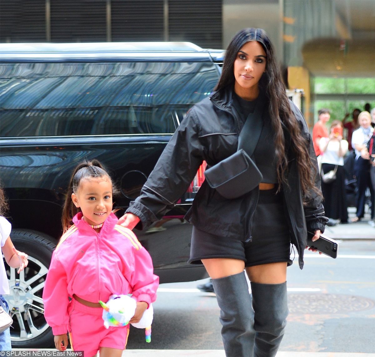 Pierwsza kampania córki Kim Kardashian. 5-latka reklamuje torebki