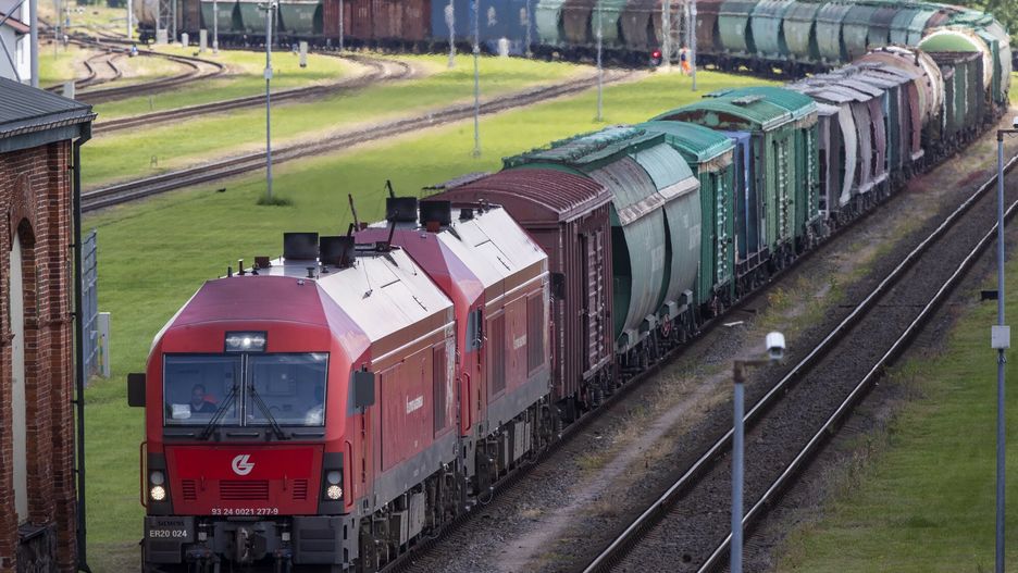 Wagony towarowe na stacji w Kaliningradzie
Cargo trains run from Lithuania to the Russian enclave Kaliningrad near the border railway station in Kybartai, some 200 kms (124 miles) west of the capital Vilnius, Lithuania, Wednesday, June. 22, 2022. Lithuania on Monday defended its decision to bar rail transit from Russia to a Russian Baltic Sea exclave of goods hit by European Union sanctions, in a move that drew Moscow's strong anger amid high tensions in the region. (AP Photo/Mindaugas Kulbis)
AP
