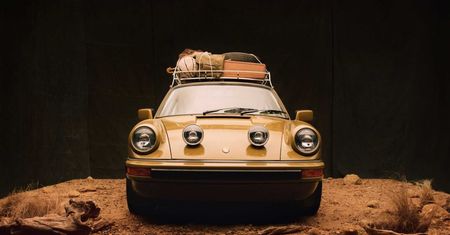Greckie wakacje w wydaniu Porsche i ALD. To 911 SC ma nawet koralikowe pokrowce