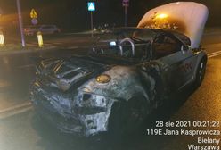 Warszawa. Na Bielanach spłonęło Audi TT Cabrio. Zawrotna prędkość