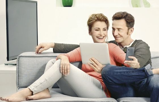 Joanna Brodzik i Paweł Wilczak reklamują Plus Bank w SmartDomu (wideo)