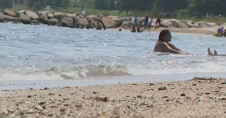 Usłyszał jęki na plaży. Włączył nagrywanie i wezwał policję