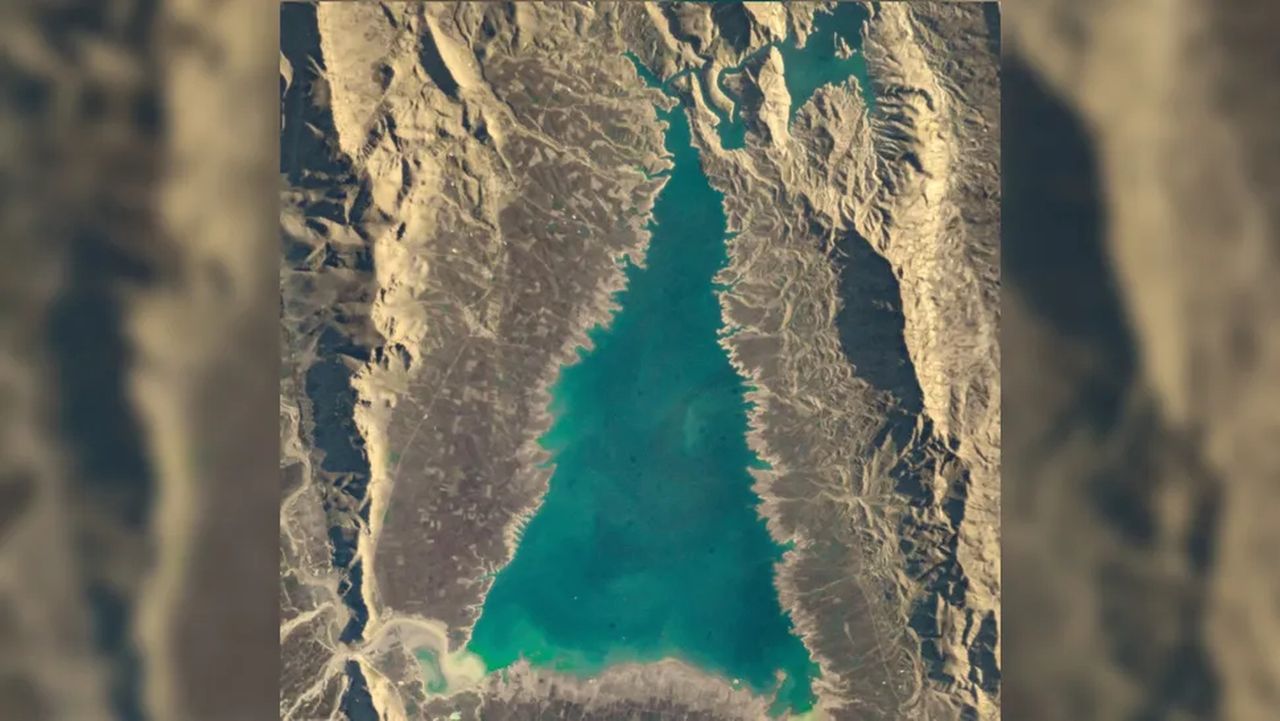 Cosmic Christmas tree: Astronaut captures Iraq's Lake Dukan