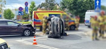 Kolizja na skrzyżowaniu ulic Bielskiej i Sienkiewicza. Na miejscu pracują służby