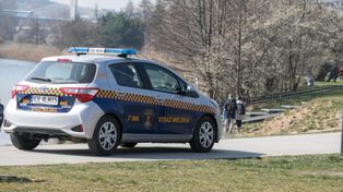 Strażnik miejski kontra policjant? Gdzie się lepiej zarabia?
