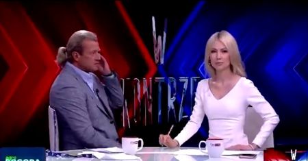 Figlarny Jarosław Jakimowicz dokazuje na wizji. Widzowie załamani
