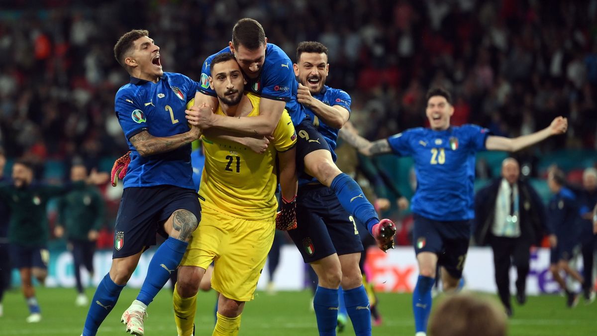 PAP/EPA / Na zdjęciu: radość piłkarzy reprezentacji Włoch
