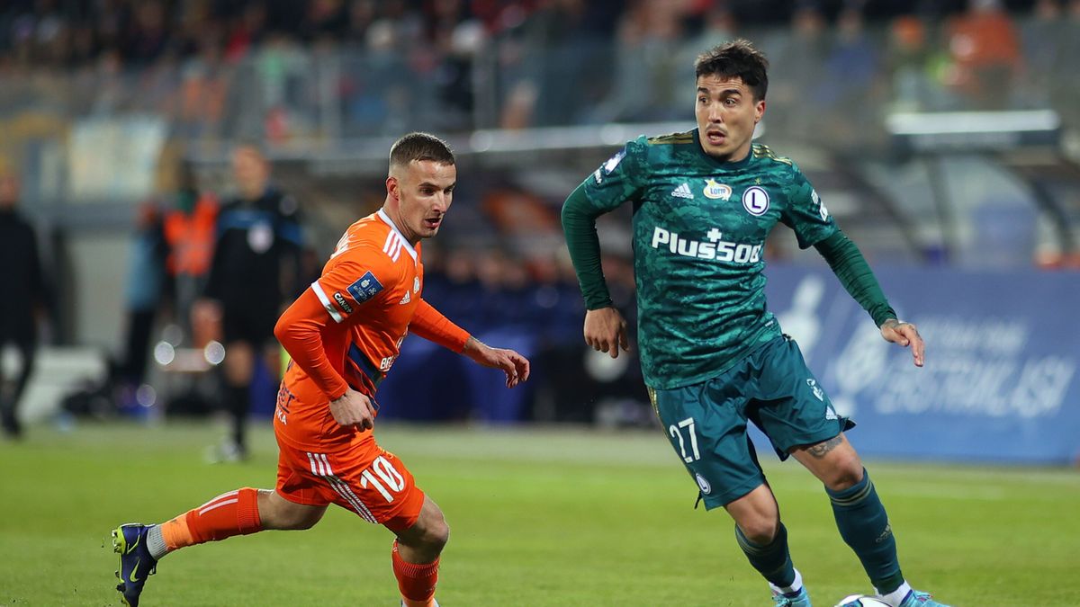 PAP/EPA / Łukasz Gągulski / Na zdjęciu: Adam Radwański (z lewej) i Josue