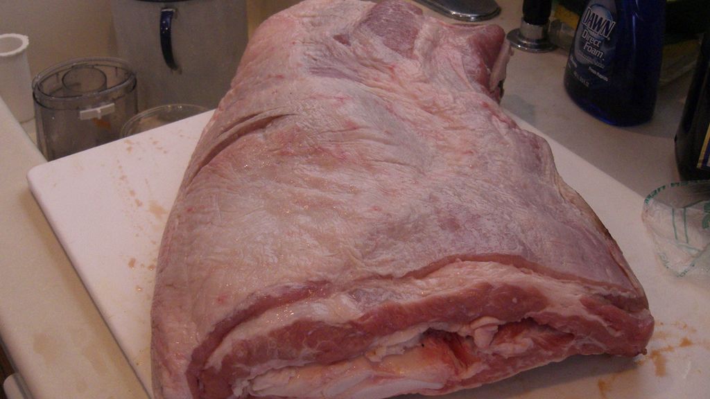 Surowy mostek cielęcy bez kości (mięso i tłuszcz)