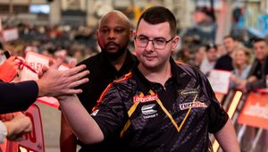 Pierwsze "polskie" emocje na mistrzostwach świata w darcie. Arcytrudna misja Sebastiana Białeckiego