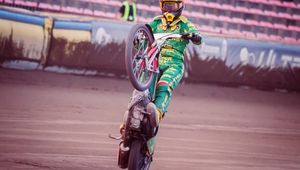 Żużel. Polonia zaprezentowała kevlar. Jest efektowna zmiana