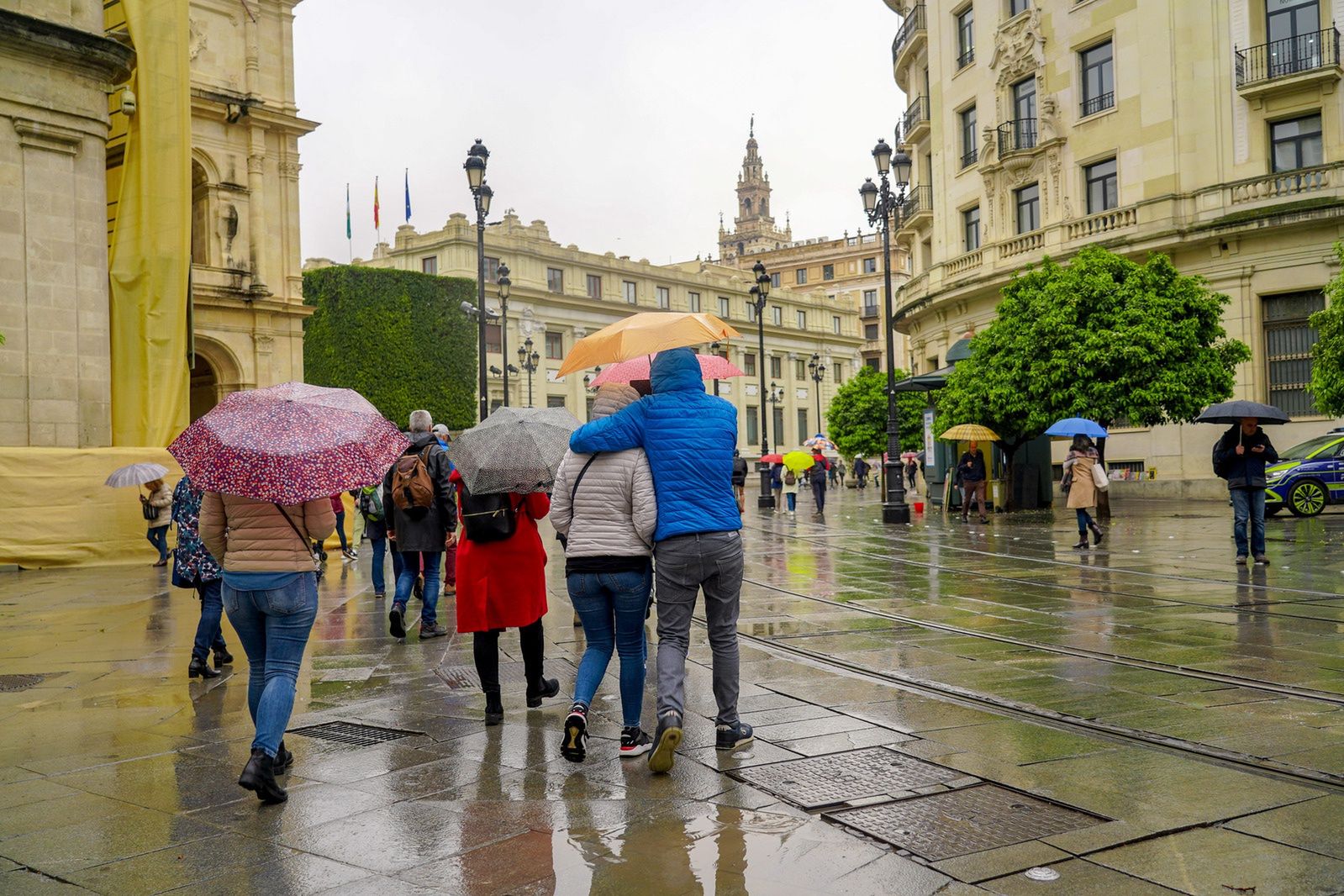 Tragiczny bilans sztormu w Hiszpanii — cztery osoby nie żyją. Odwołano procesję w Sewilli
